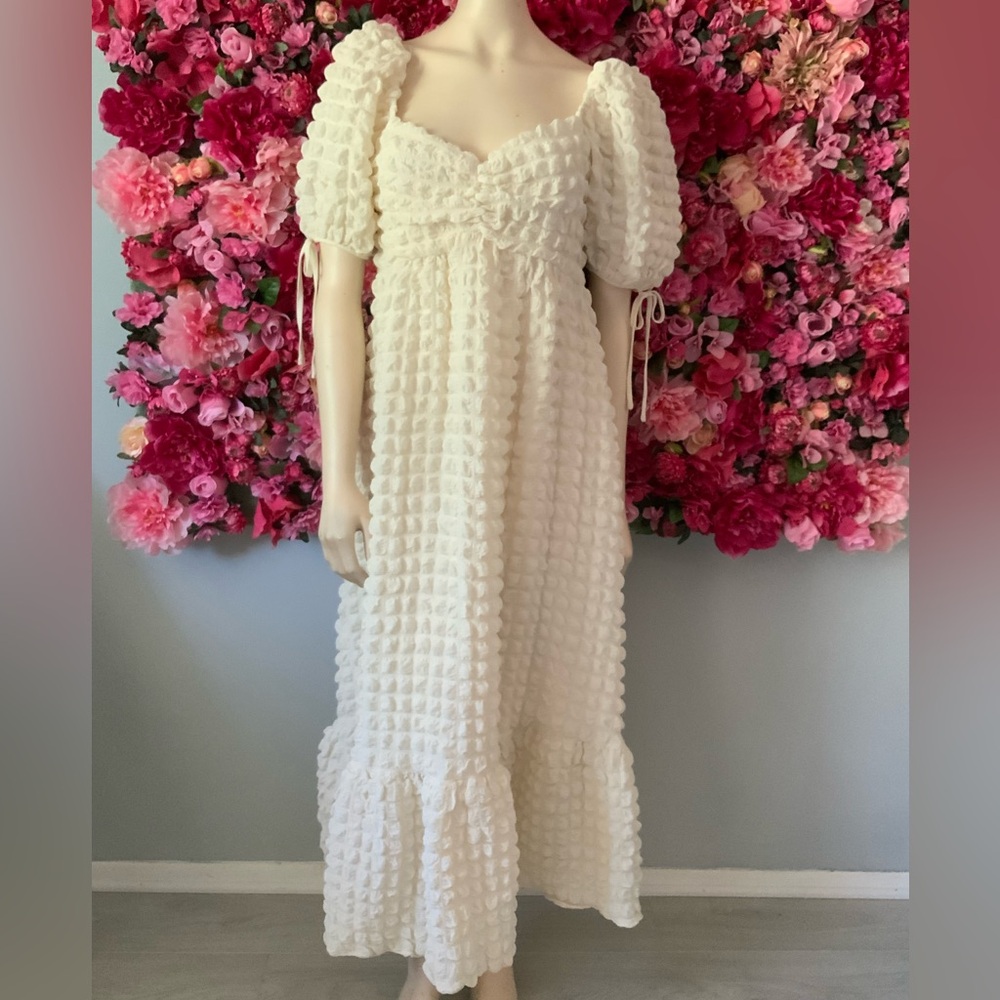 NWT! Textured Puff-Sleeve Maxi Dress in Ivory Cream White
